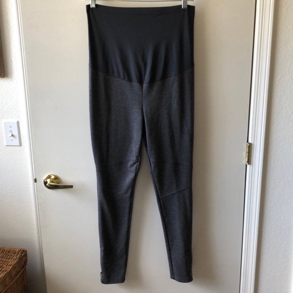 Liz Lange Maternity Leggings  M Gray gently used